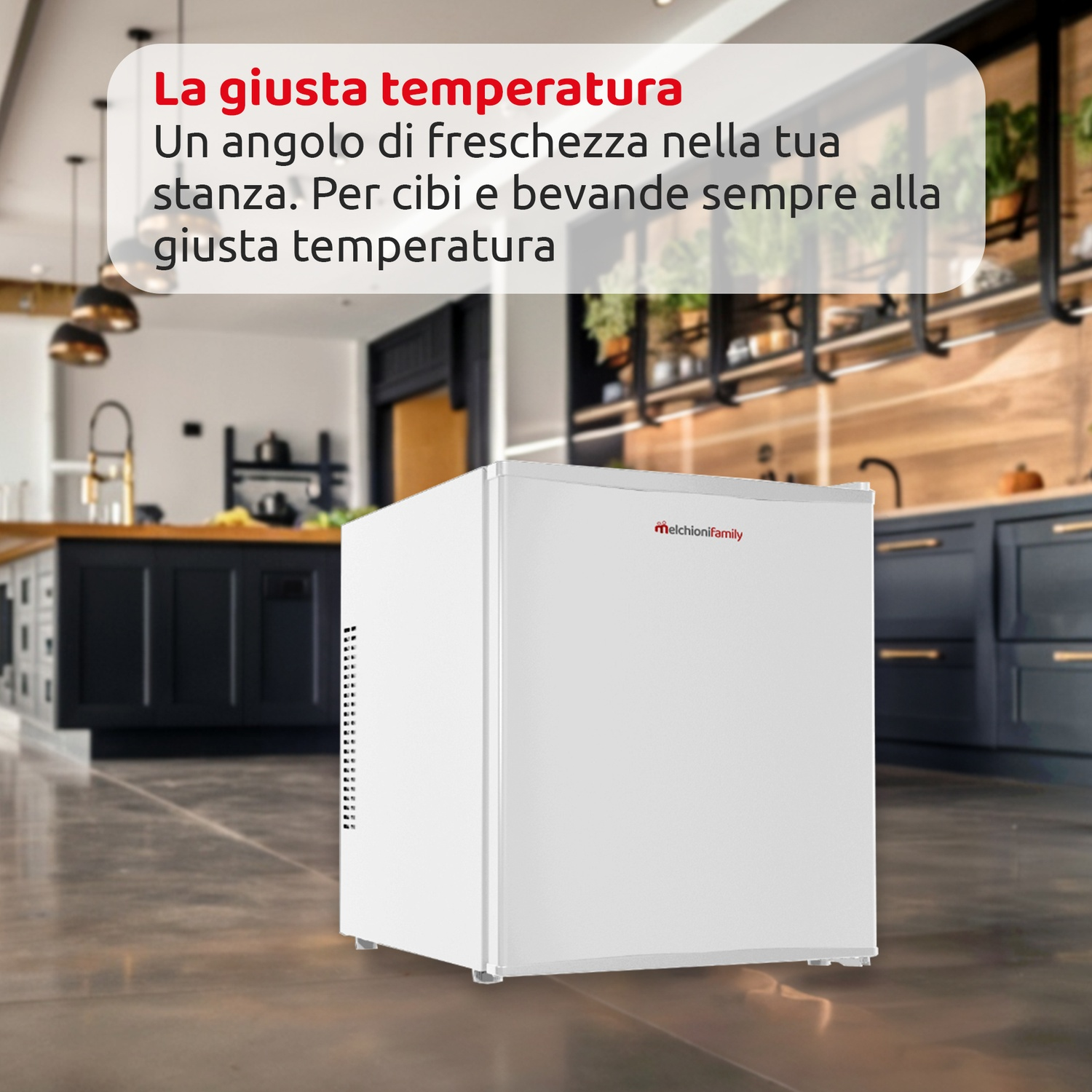 Un frigorifero bianco in un ambiente cucina. Il testo sopra suggerisce di mantenere cibi e bevande alla giusta temperatura.