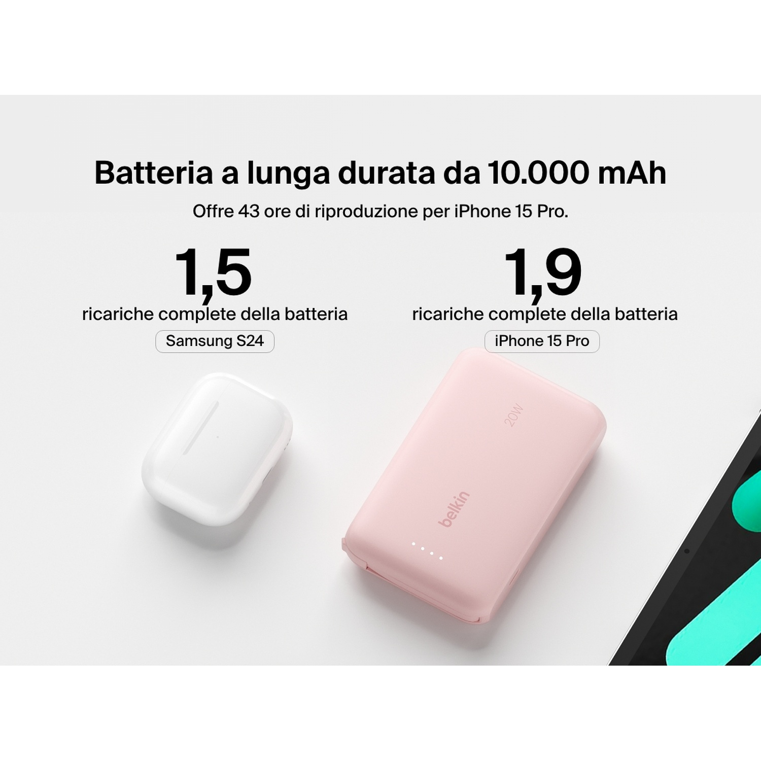 L'immagine mostra un power bank Belkin rosa, auricolari bianchi e testo sulla durata della batteria.