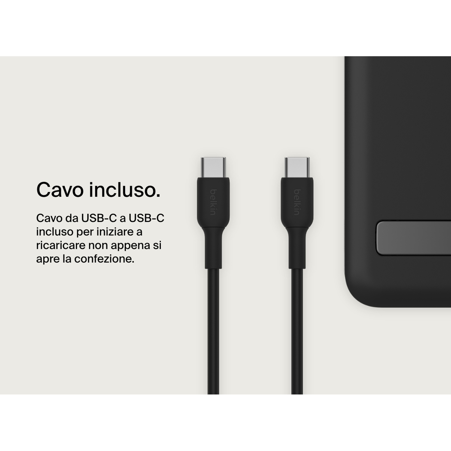 Due cavi USB-C neri con connettori argentati. Dispositivo nero a destra. Testo: 'Cavo incluso'.