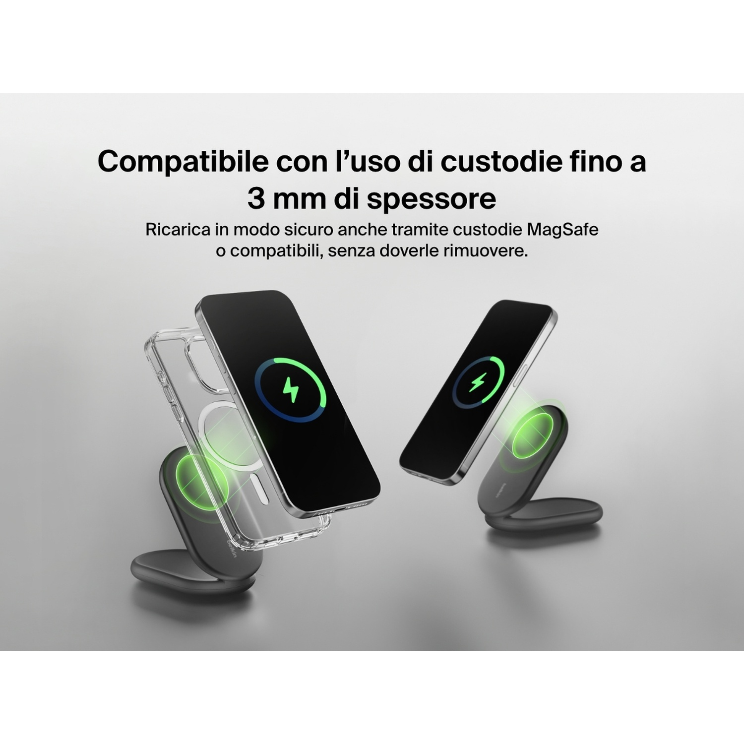 L'immagine mostra due telefoni in carica wireless. Un telefono ha una custodia. Entrambi i telefoni mostrano un simbolo di carica verde.