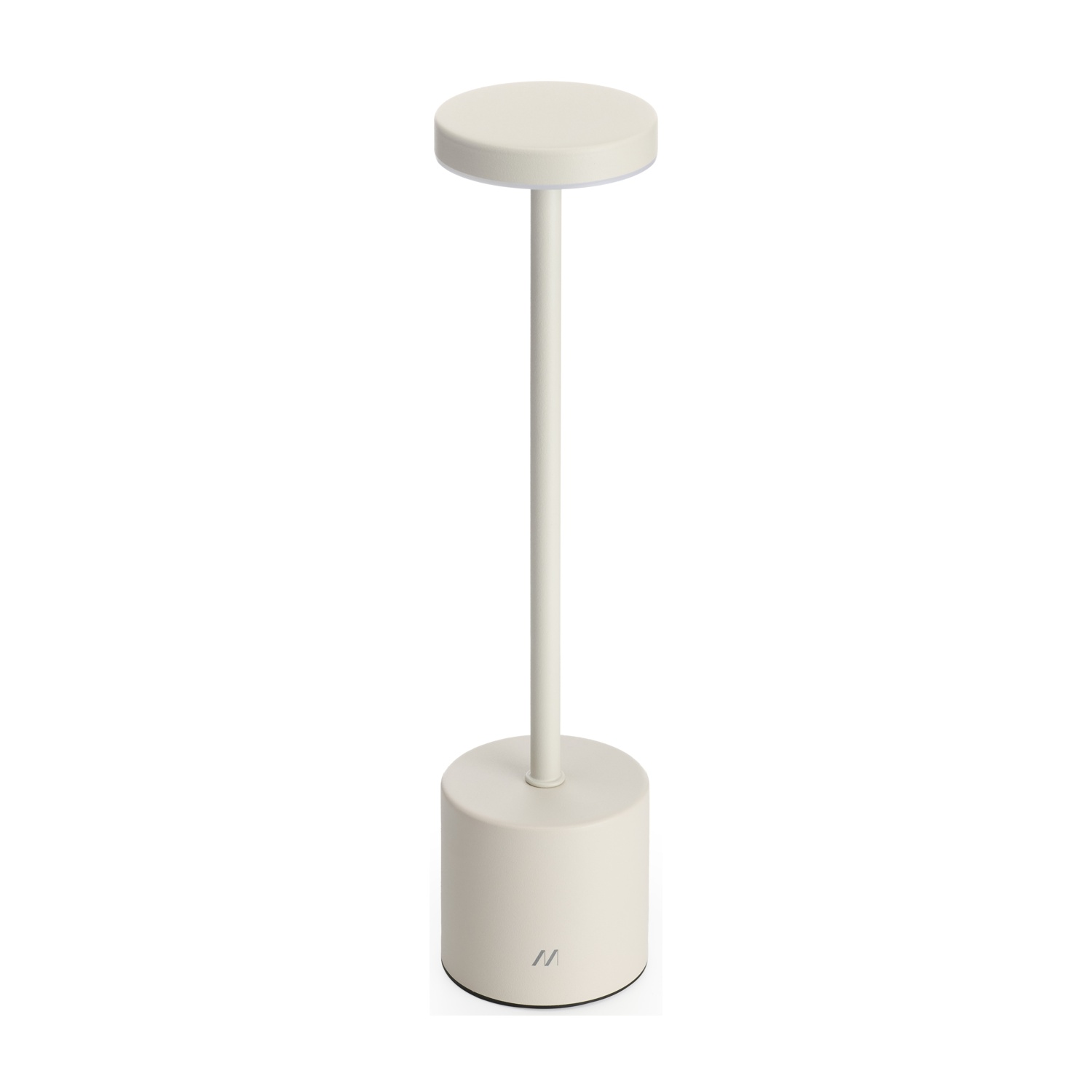 Una lampada da tavolo beige con base rotonda, stelo lungo e parte superiore rotonda. Lo sfondo è bianco.