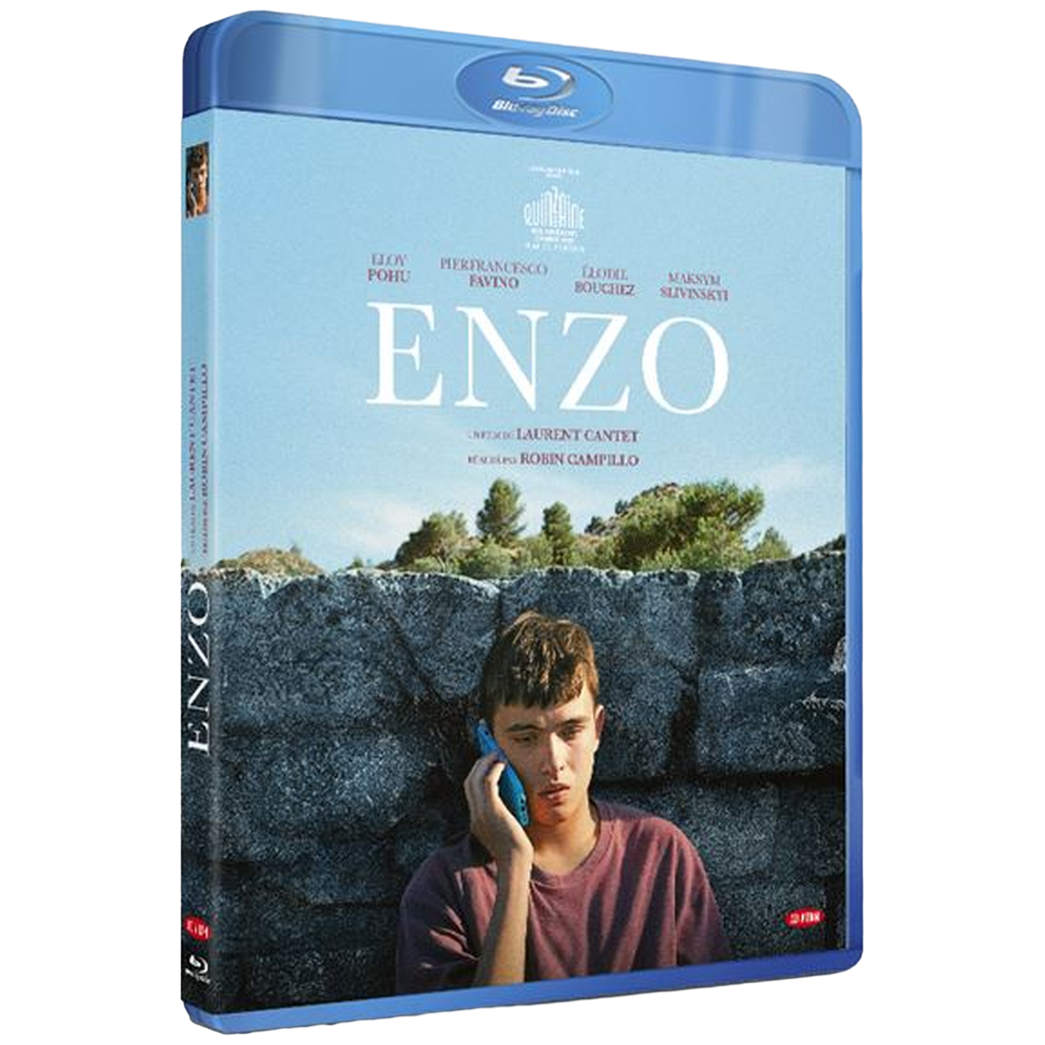Couverture Blu-ray du film Enzo. Un jeune homme au téléphone, avec un mur en pierre en arrière-plan. Le titre Enzo en grandes lettres.
