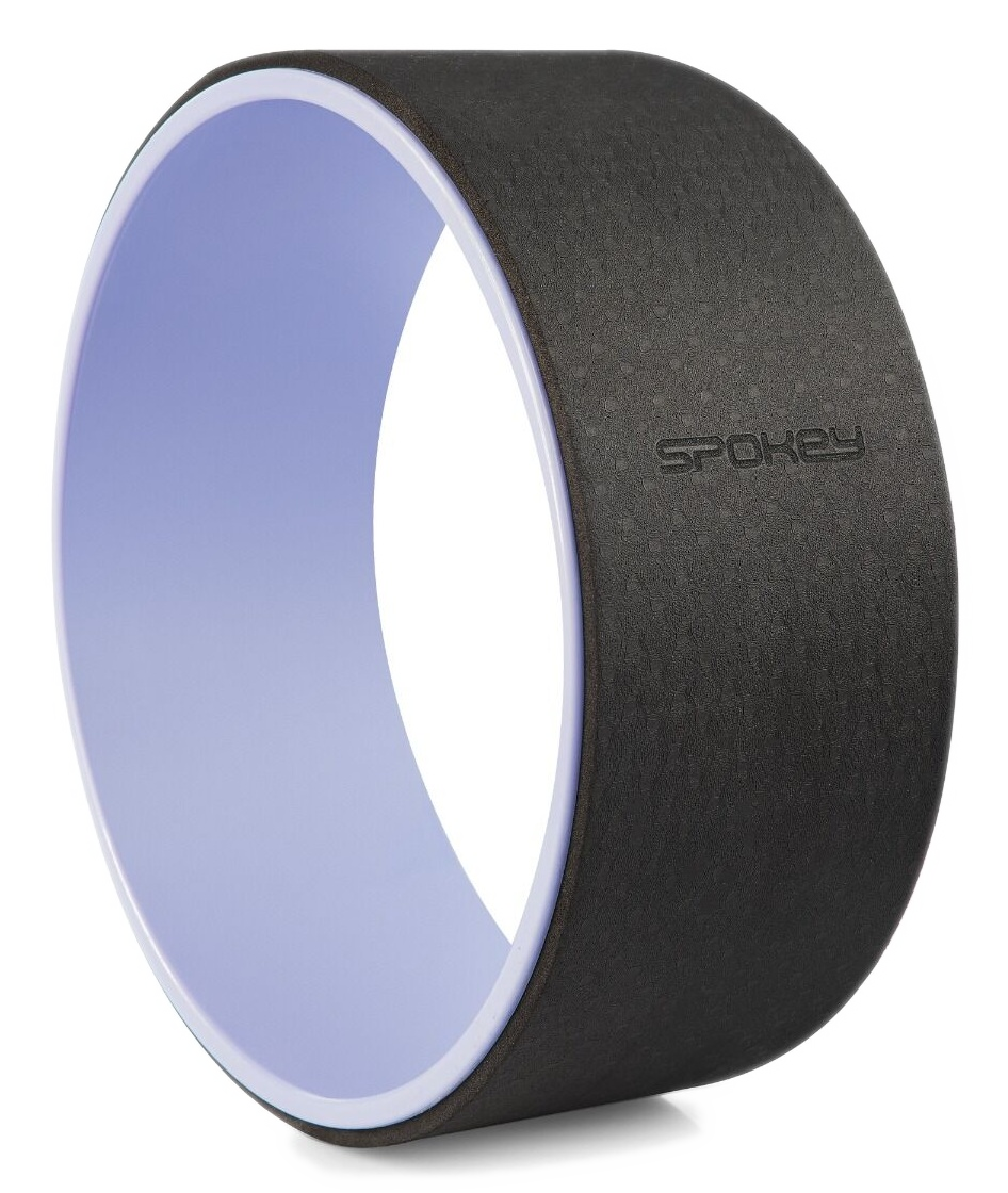 Koło do jogi z czarną zewnętrzną częścią, jasnofioletowym wnętrzem i nazwą marki 'Spokey' z boku.