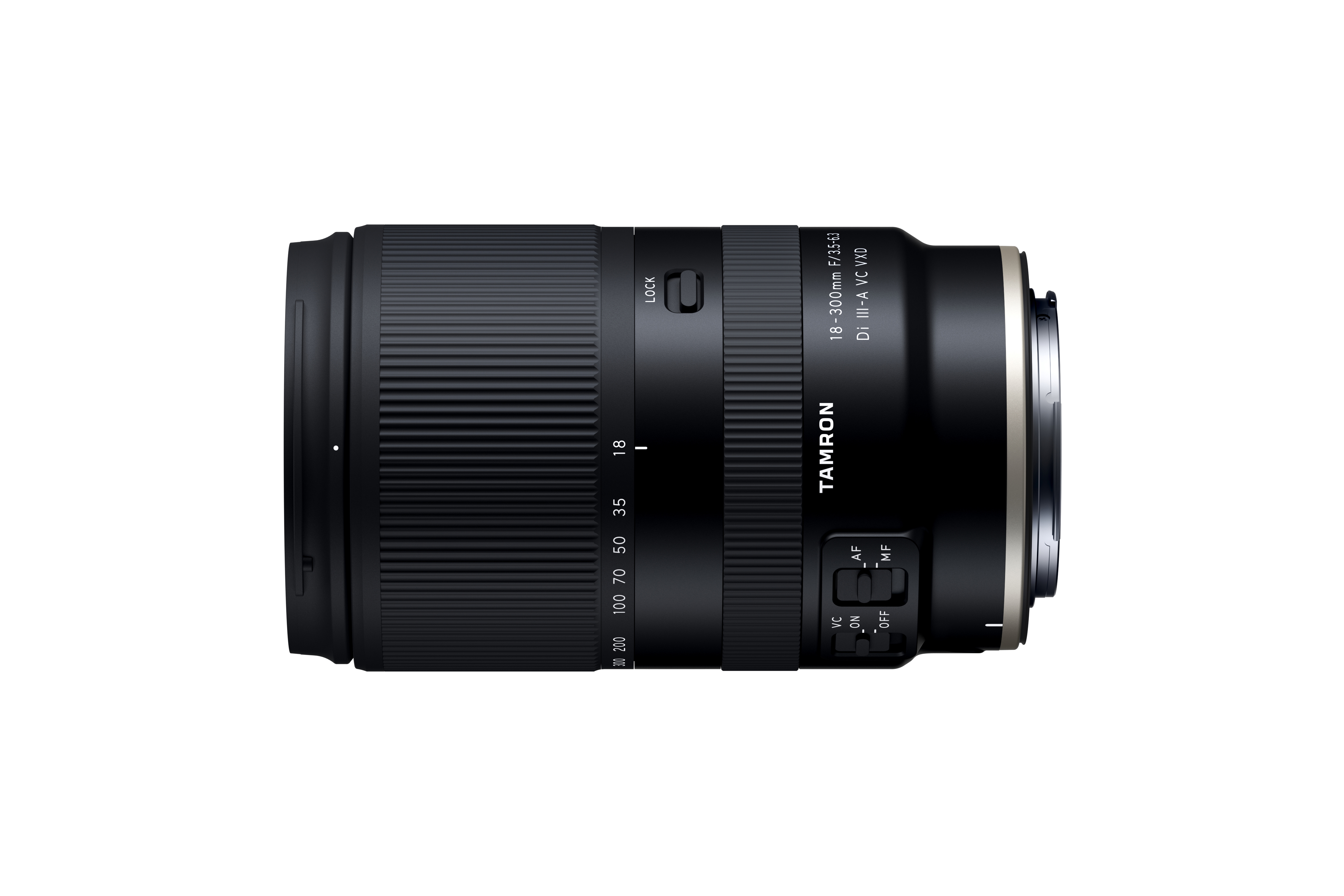 Ein schwarzes Tamron-Kameraobjektiv. Es hat Ringe, Zahlen und Schalter für Fokus- und Zoomeinstellungen.
