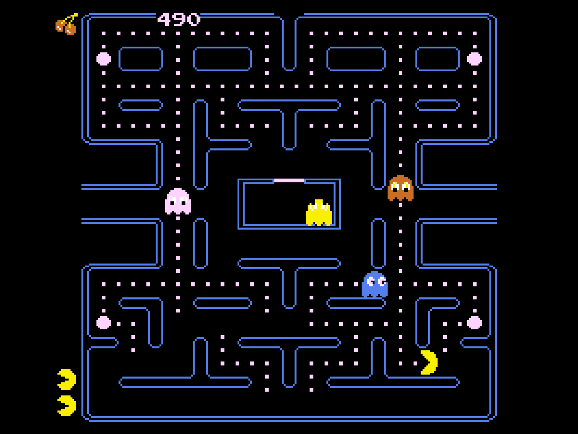 Ekran gry Pac-Man. Labirynt z Pac-Manem i duchami. Wynik to 490. Wiśnia na górze. Pac-Man zjada kropki.