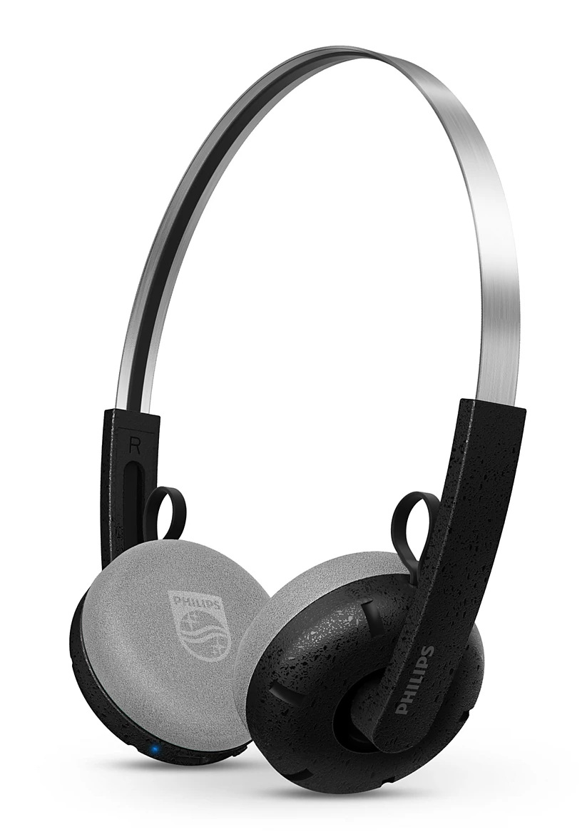 Słuchawki ze srebrnym pałąkiem i czarnymi nausznikami. Nauszniki są szare z logo Philips. Tło jest białe.