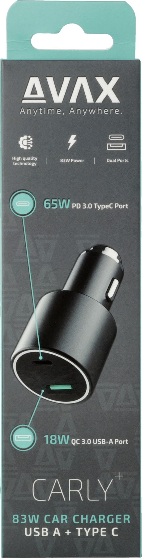 Fekete autós töltő termékdobozon. USB-A és C típusú portokkal rendelkezik. A szöveg tartalmazza az 'AVAX' és 'CARLY' szavakat.