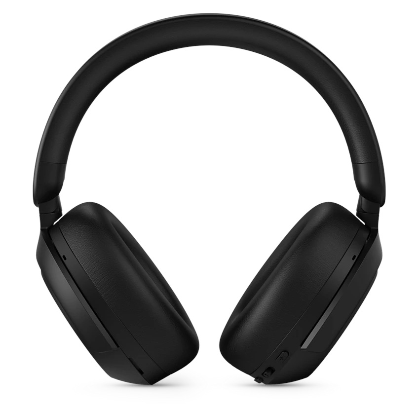 Czarne słuchawki na białym tle. Słuchawki są w stylu nausznym, z wyściełanym pałąkiem i nausznicami.