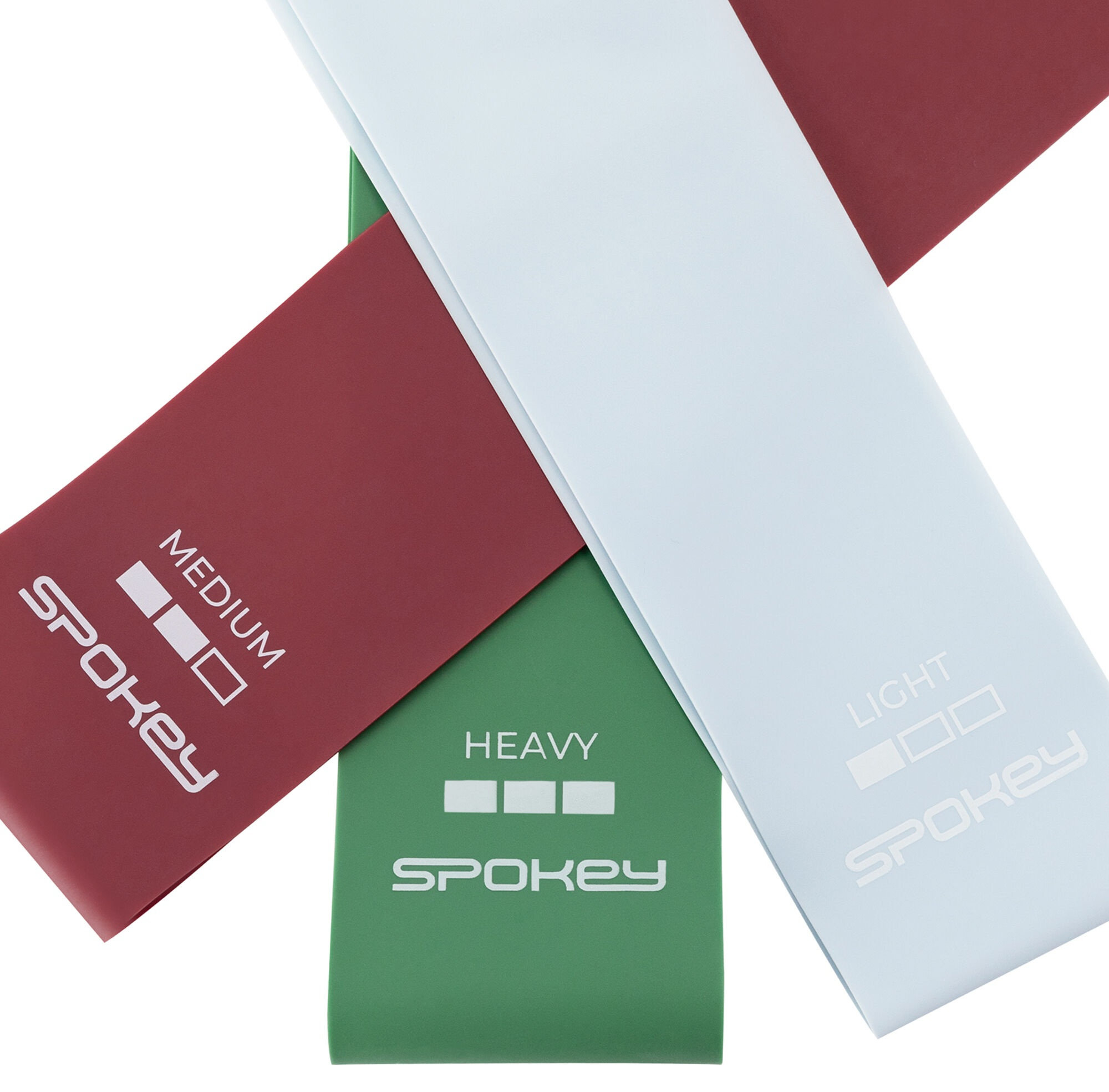 Trzy taśmy oporowe Spokey: czerwona (średnia), zielona (mocna) i jasnoniebieska (lekka) na białym tle.