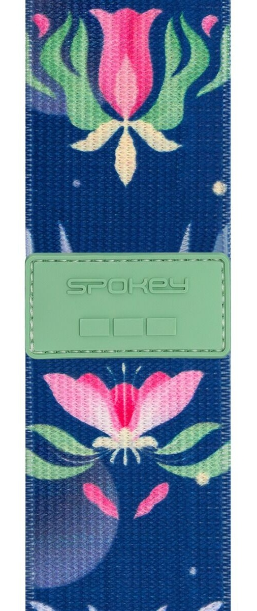 Niebieski pasek z kwiatowymi wzorami i zieloną etykietą z napisem 'Spokey'. Wzór zawiera różowe i zielone kwiatowe motywy.