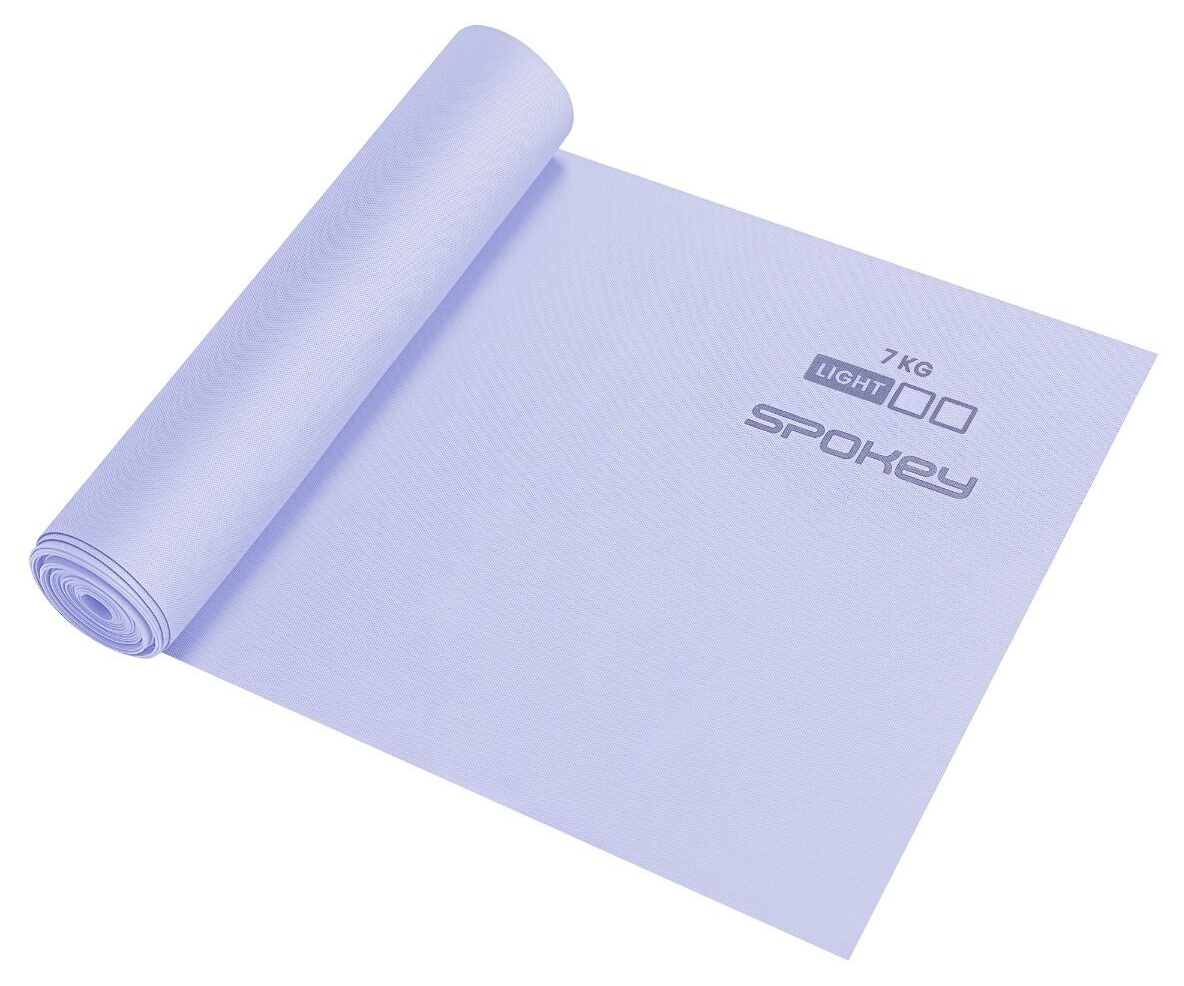 Jasnofioletowa mata do jogi, częściowo zwinięta. Widoczna nazwa marki Spokey. Tekst na macie brzmi '7 KG LIGHT'.