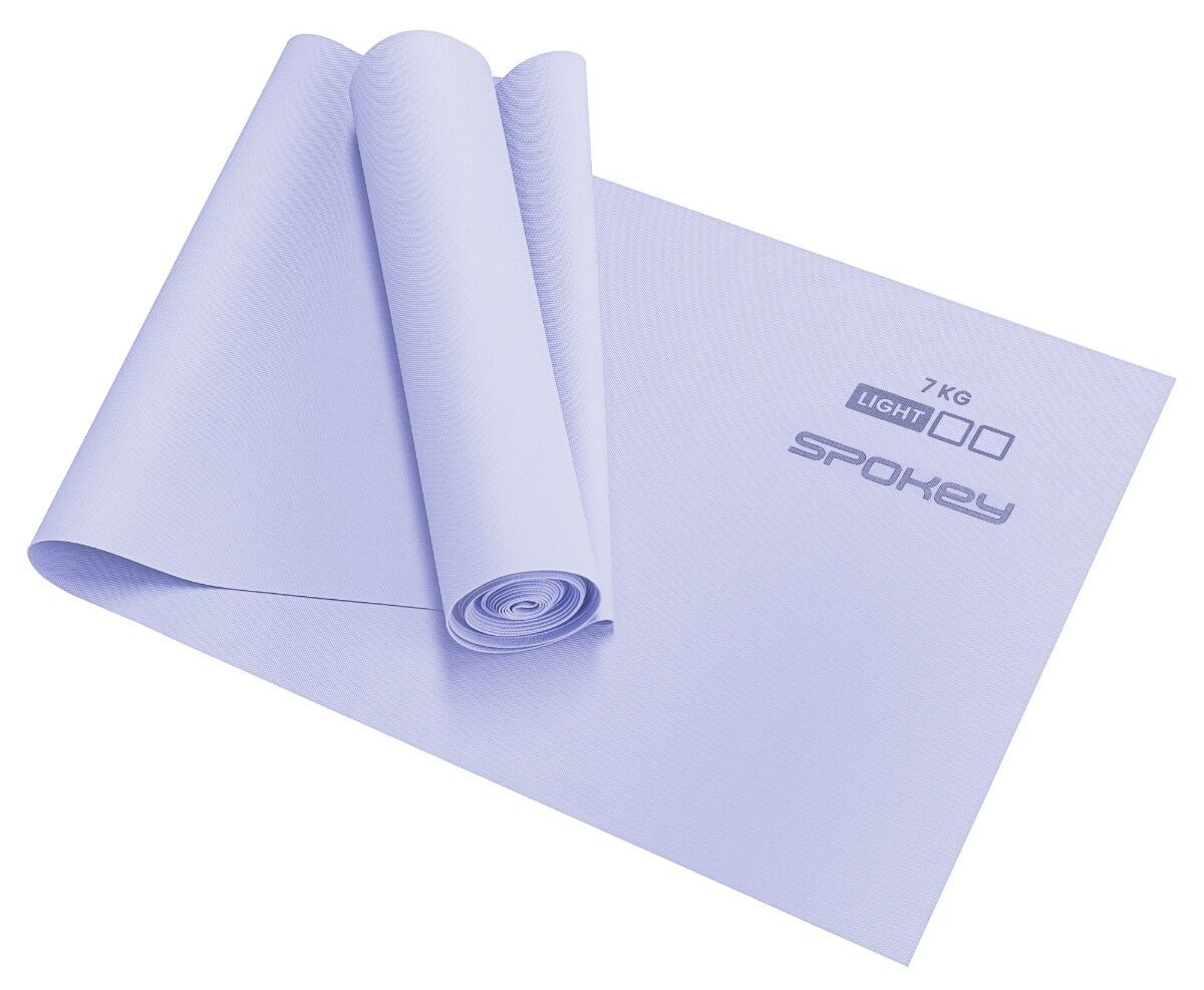 Zwinięta, jasnoniebieska mata do ćwiczeń z nadrukiem 'Spokey' i 'Light 7 KG' na białym tle.