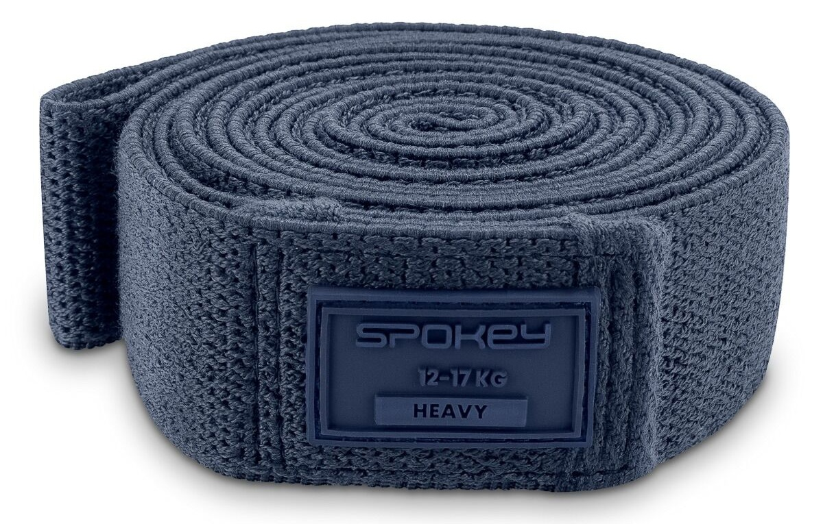 Zwinięta niebieska taśma oporowa Spokey. Posiada etykietę z napisem 12-17 KG i 'HEAVY'.