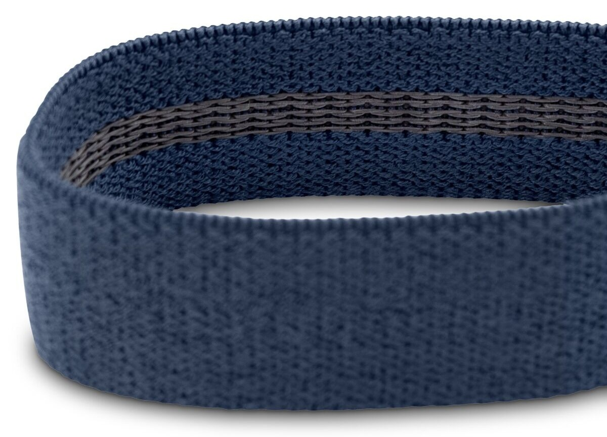 Zbliżenie ciemnoniebieskiej taśmy oporowej. Ma teksturowaną powierzchnię z szarym paskiem pośrodku.