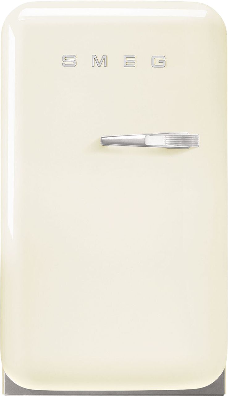 Cremefarbener SMEG-Kühlschrank mit silberfarbenem Griff. Das SMEG-Logo befindet sich oben. Der Sockel ist silberfarben.