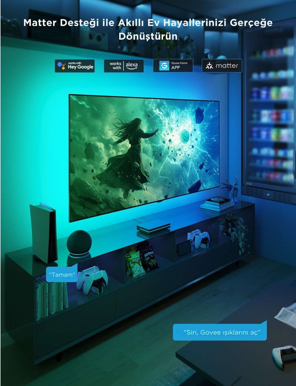 Akıllı ev kurulumlu oturma odası. TV, konsol ve oyun aksesuarları. Işıklar ve sesli komutlar görünür.