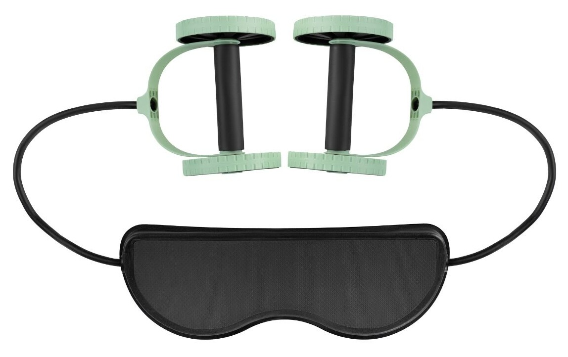 Sprzęt fitness z zielonymi uchwytami, czarnymi rurkami i czarnym podnóżkiem na białym tle. Jest przeznaczony do ćwiczeń.