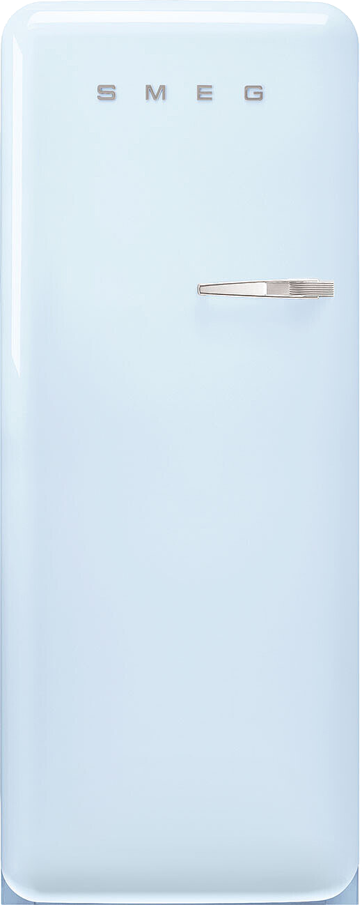 Ein hellblauer SMEG-Kühlschrank. Er hat einen Griff und das SMEG-Logo oben. Der Hintergrund ist weiß.