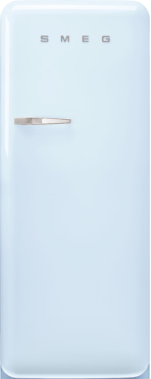 Ein hellblauer SMEG-Kühlschrank mit Chromgriff. Das SMEG-Logo befindet sich oben. Der Kühlschrank ist glatt und glänzend.