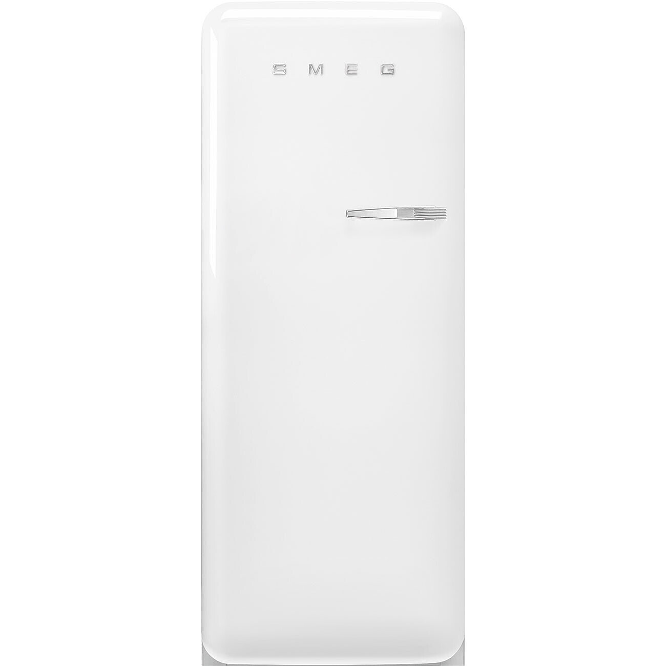 Ein weißer Smeg-Kühlschrank. Er hat einen Griff und den Markennamen oben. Das Design ist retro und der Kühlschrank ist hoch und schlank.