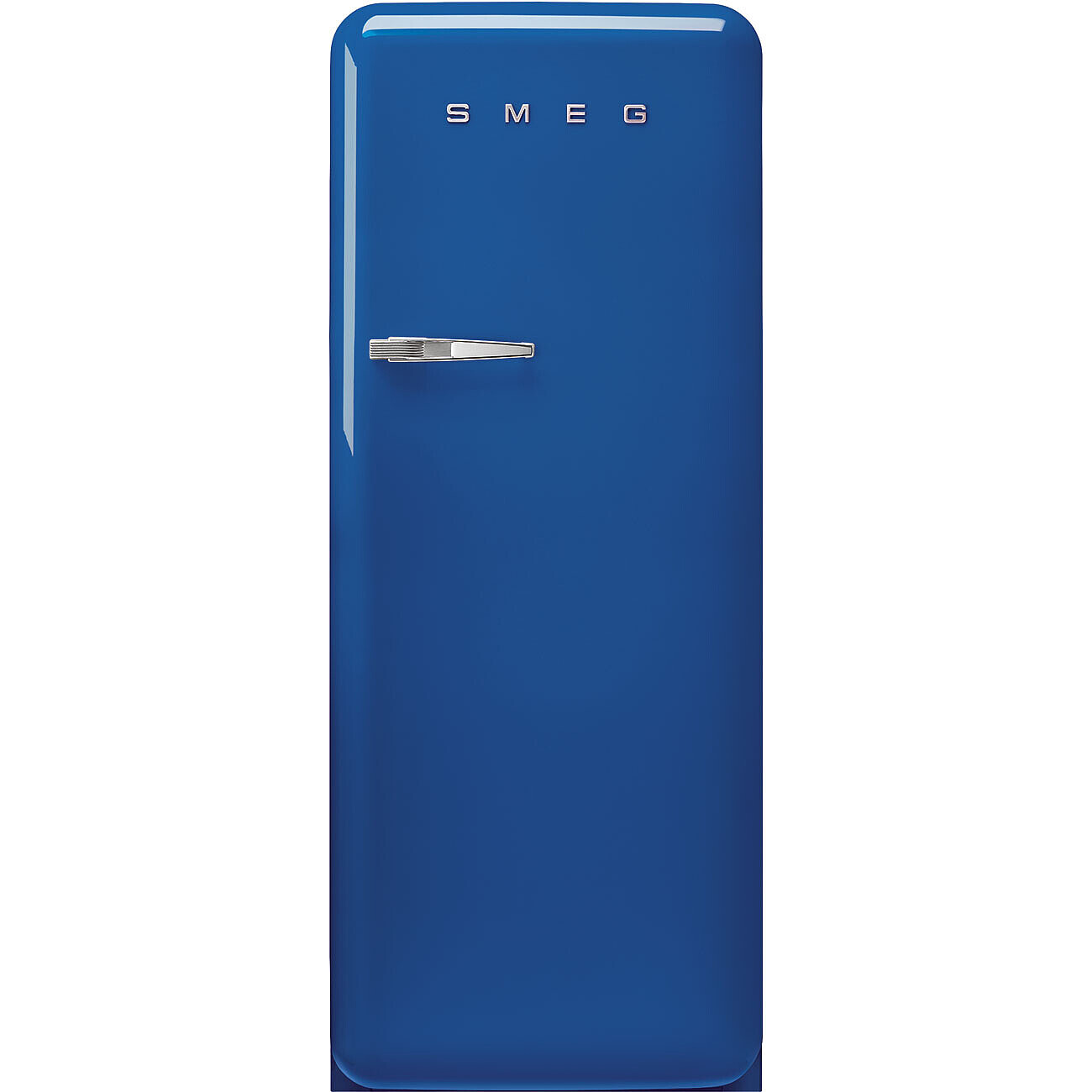 Ein blauer Smeg-Kühlschrank. Er hat einen Griff und den Markennamen oben. Der Hintergrund ist weiß.