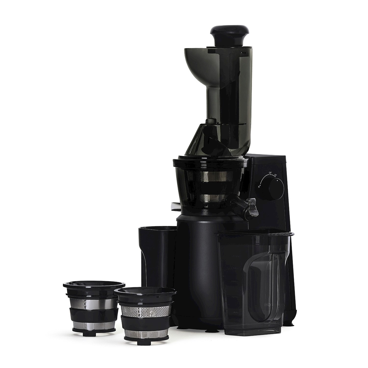 Un'estrattore di succo nero con diverse parti e accessori è mostrato su sfondo bianco.