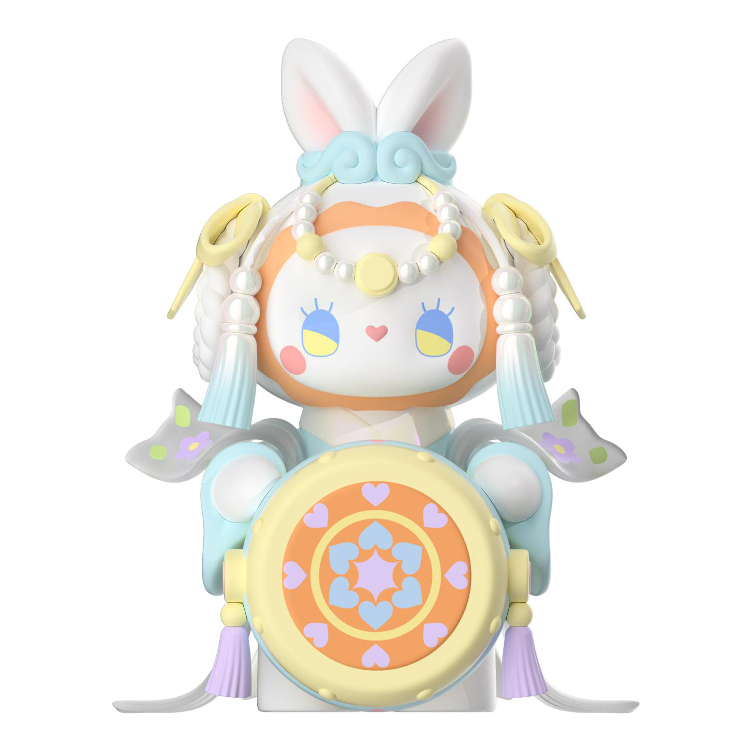 Eine weiße Kaninchenfigur mit Hasenohren, die eine Trommel hält. Sie hat eine Perlenkette, blaue Akzente und ein farbenfrohes Design auf der Trommel.