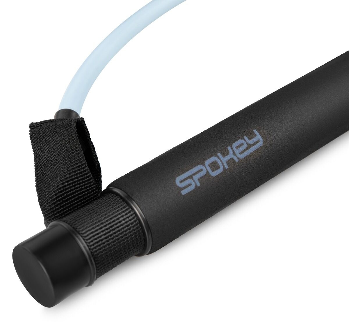 Czarny uchwyt z logo 'Spokey', połączony z jasnoniebieską rurką i czarnym paskiem, na białym tle.