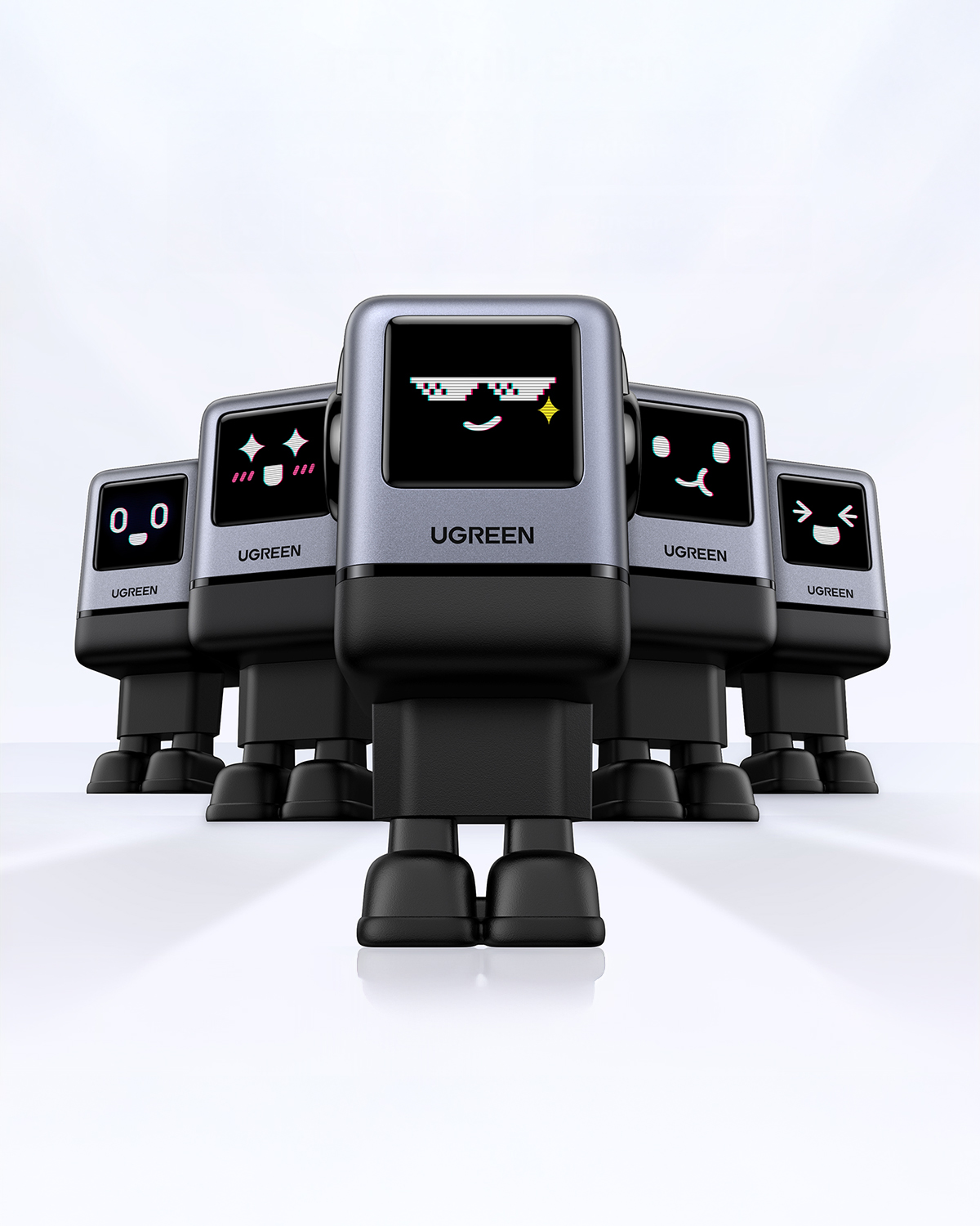 Beyaz bir yüzeyde duran, farklı emojiler gösteren ekranlara sahip beş robot benzeri cihaz. UGREEN markası görünüyor.