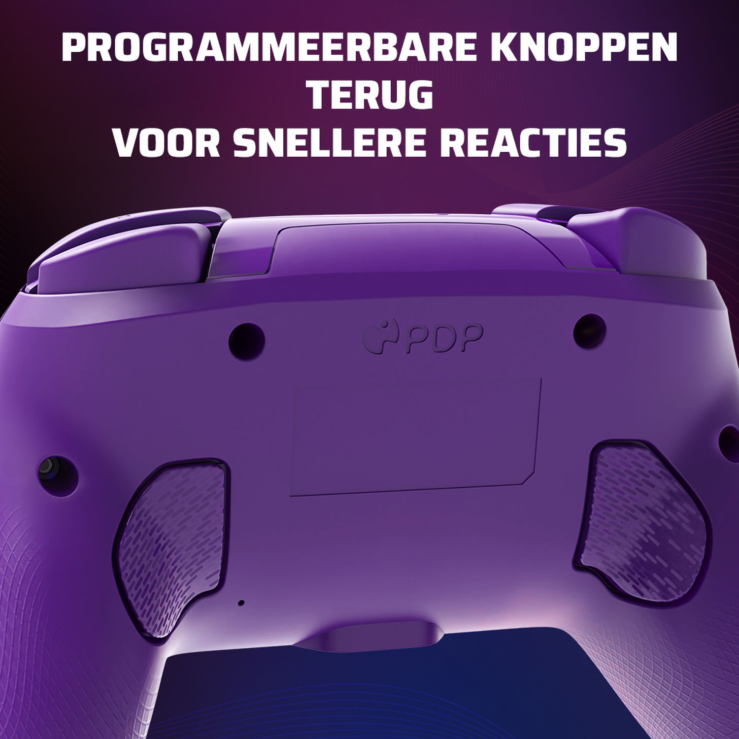 Een close-up van een paarse gamecontroller. De tekst bovenaan luidt: 'Programmeerbare knoppen terug voor snellere reacties'.