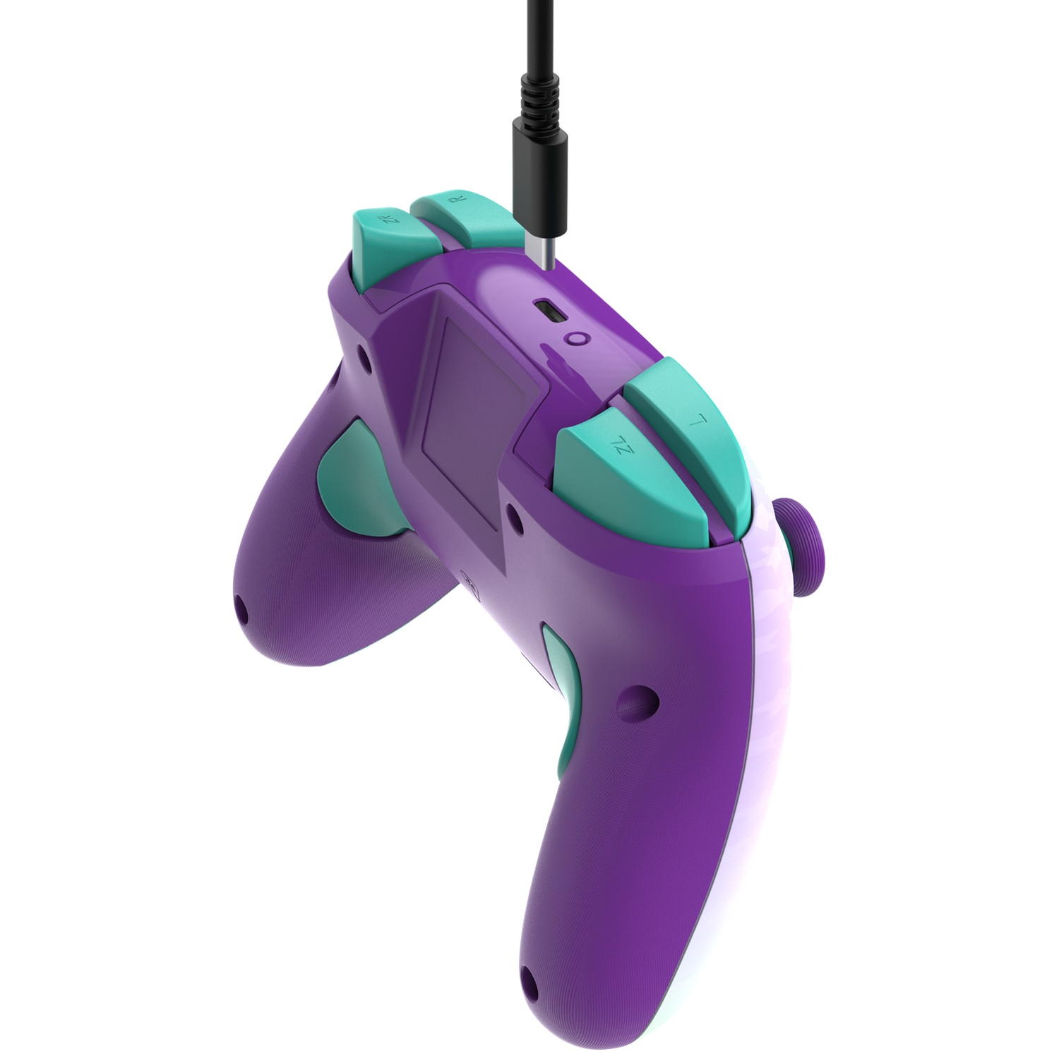Une manette de jeu violette et sarcelle avec un câble de chargement noir, sur fond blanc. Les boutons sont sarcelle.