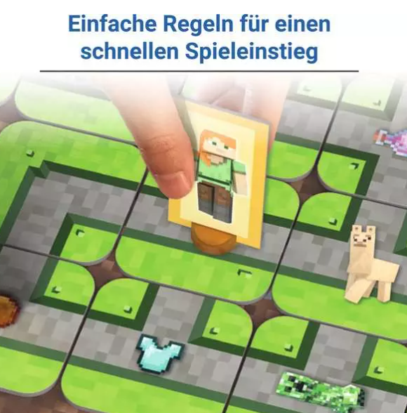 Hand hält Karte mit Minecraft-Charakter auf einem Spielbrett. Weitere Spielsteine sind ein Lama und ein Creeper.