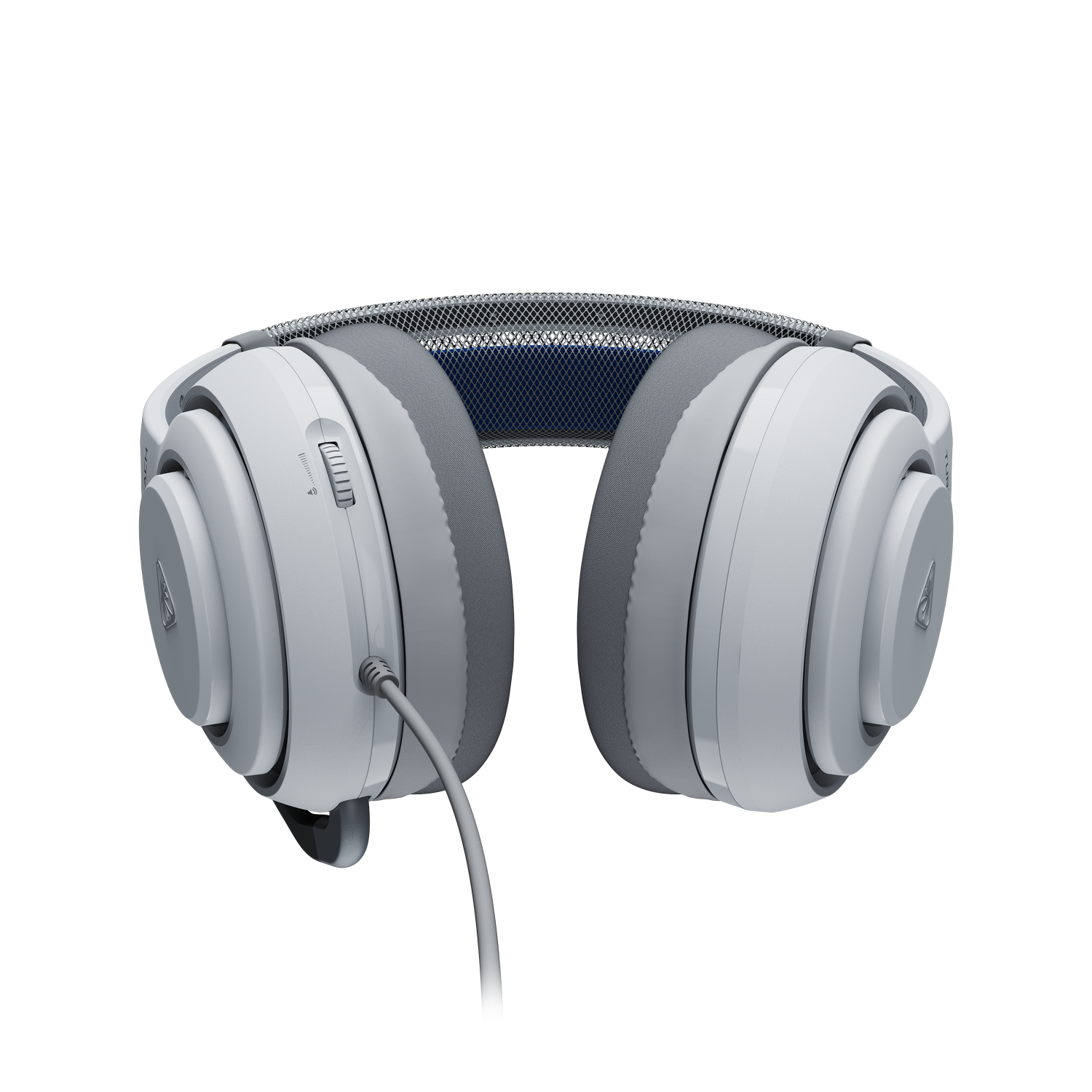 Auriculares gaming blancos y grises con conexión por cable, sobre un fondo gris. Los auriculares tienen control de volumen.
