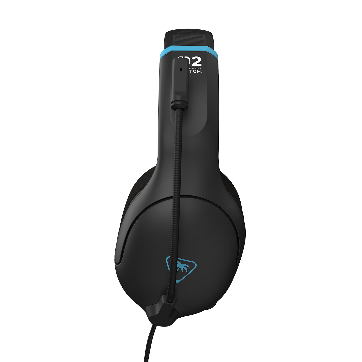Auriculares para juegos negros con detalles y logotipo en azul, suspendidos sobre un fondo gris. Un cable está conectado.