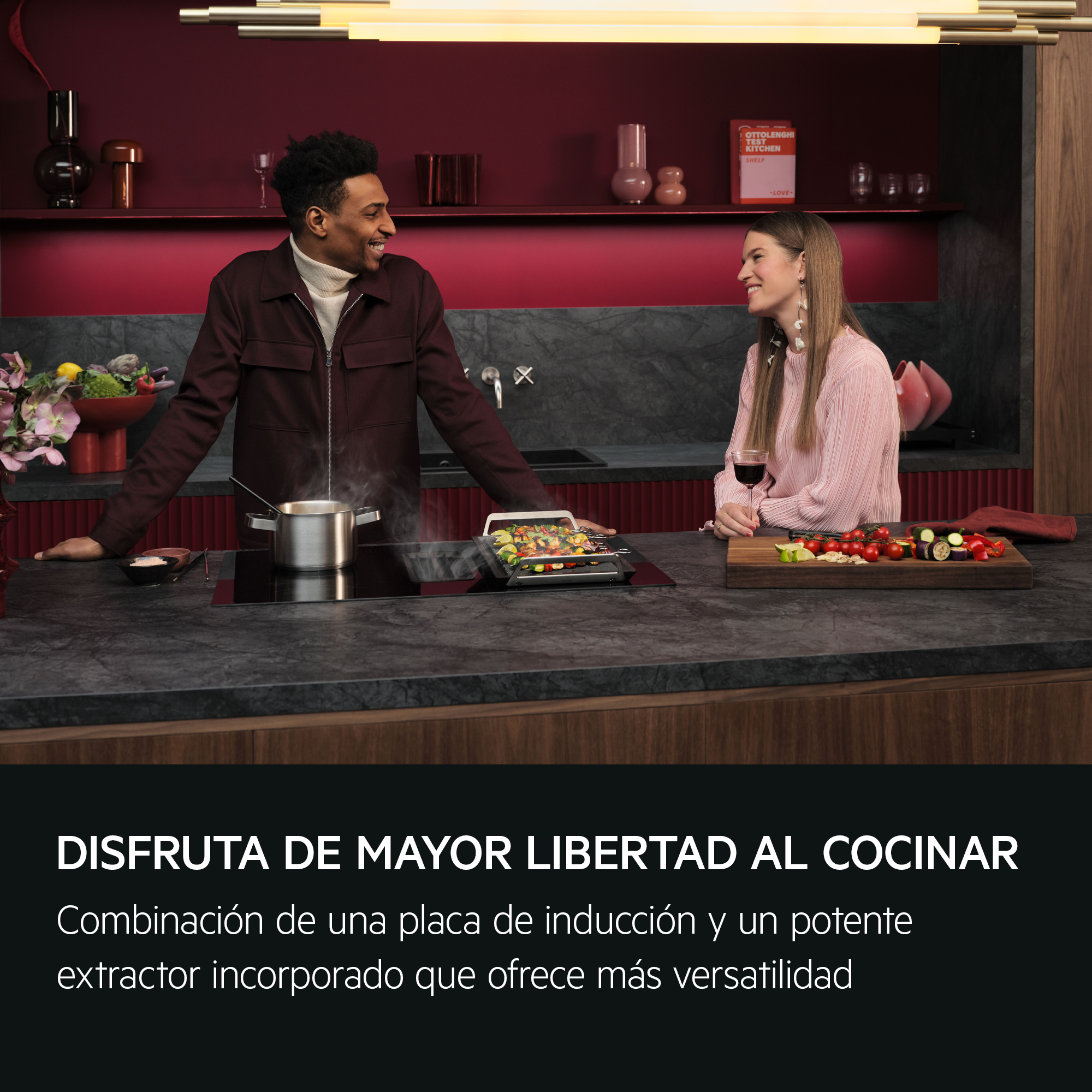 DISFRUTA DE MAYOR LIBERTAD AL COCINAR
Combinación de una placa de inducción y un potente extractor incorporado que ofrece más versatilidad