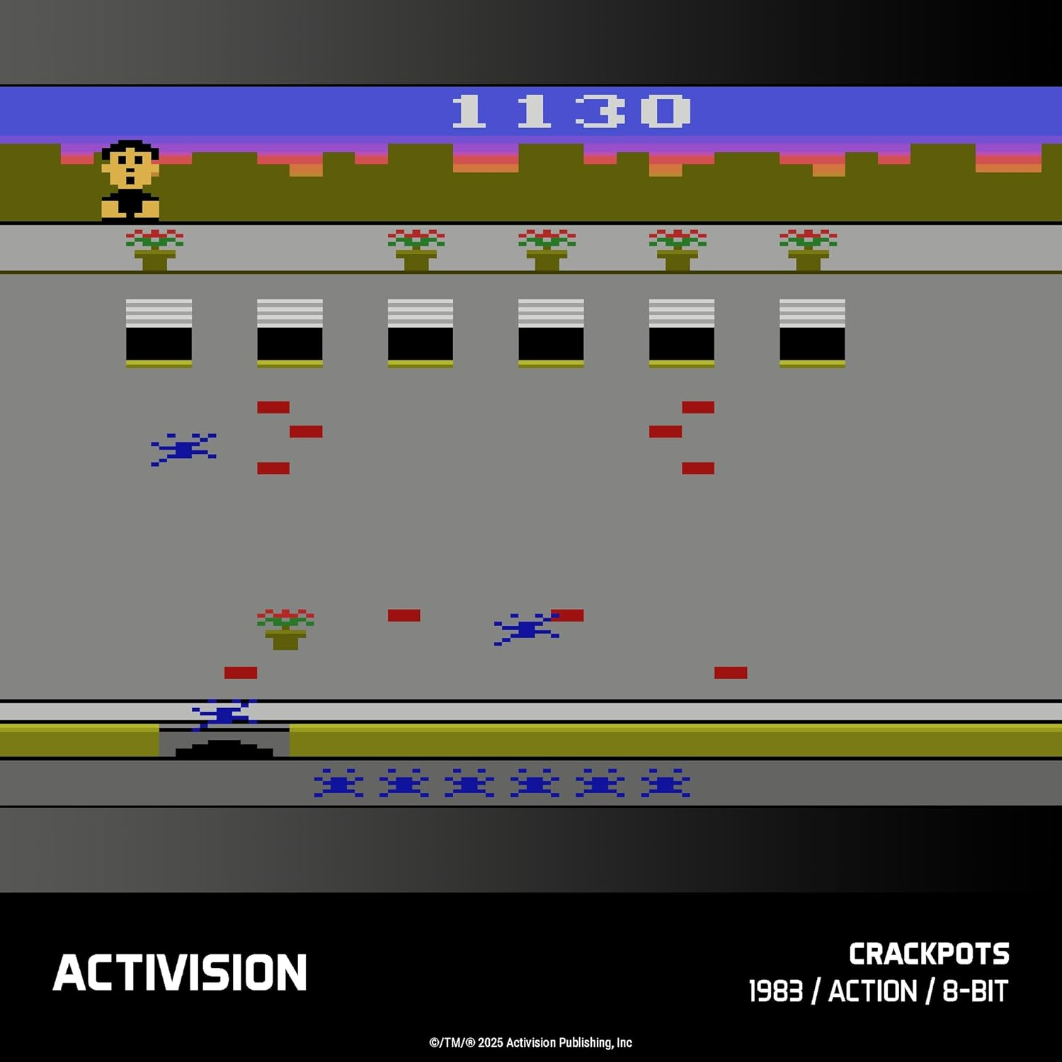 Écran de jeu 8 bits. Un personnage est au-dessus d'une route avec des obstacles. Ciel bleu, score, fleurs et bâtiments. Logo Activision.