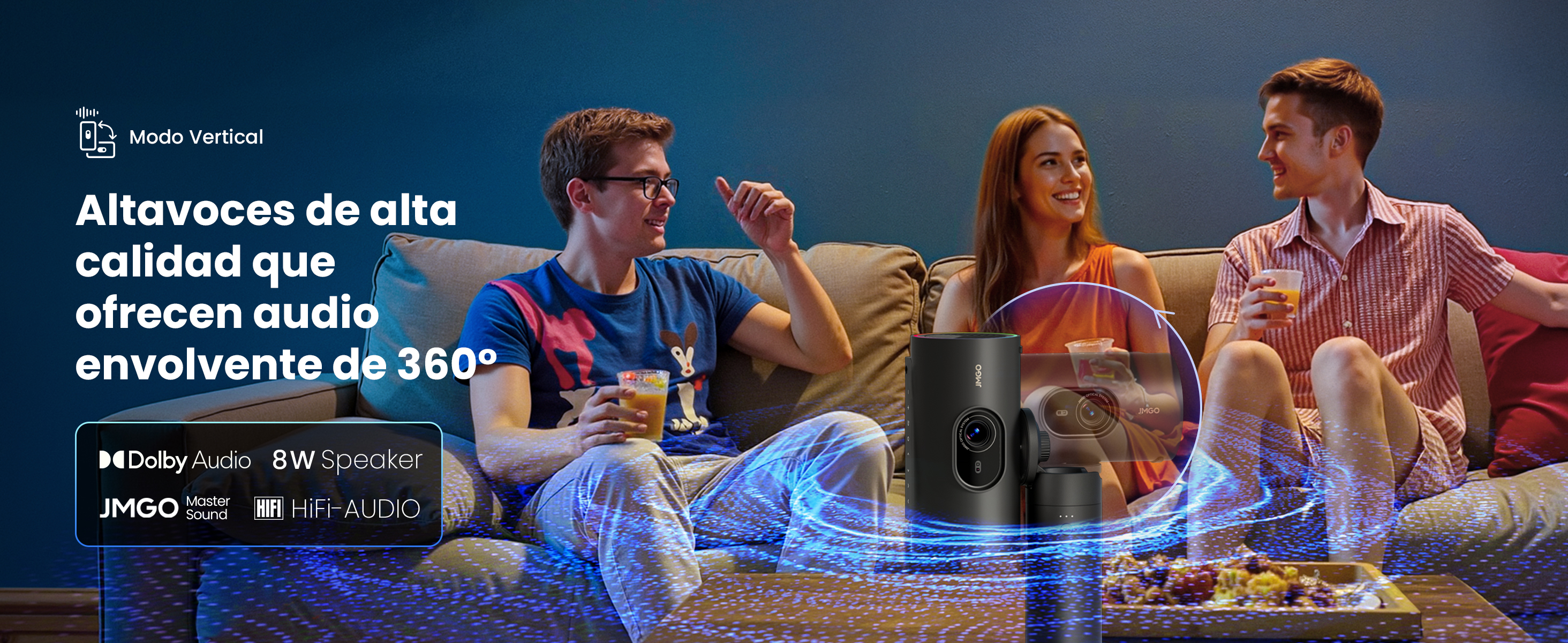 Tres personas en un sofá con un altavoz JMGO. Texto: 'Altavoces de alta calidad que ofrecen audio envolvente de 360°'.