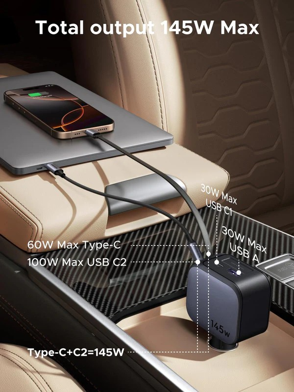 Autoladegerät mit angeschlossenem Telefon und Laptop, beschriftet mit Leistungsausgängen. Gesamtleistung 145W Max, Typ-C- und USB-Anschlüsse.