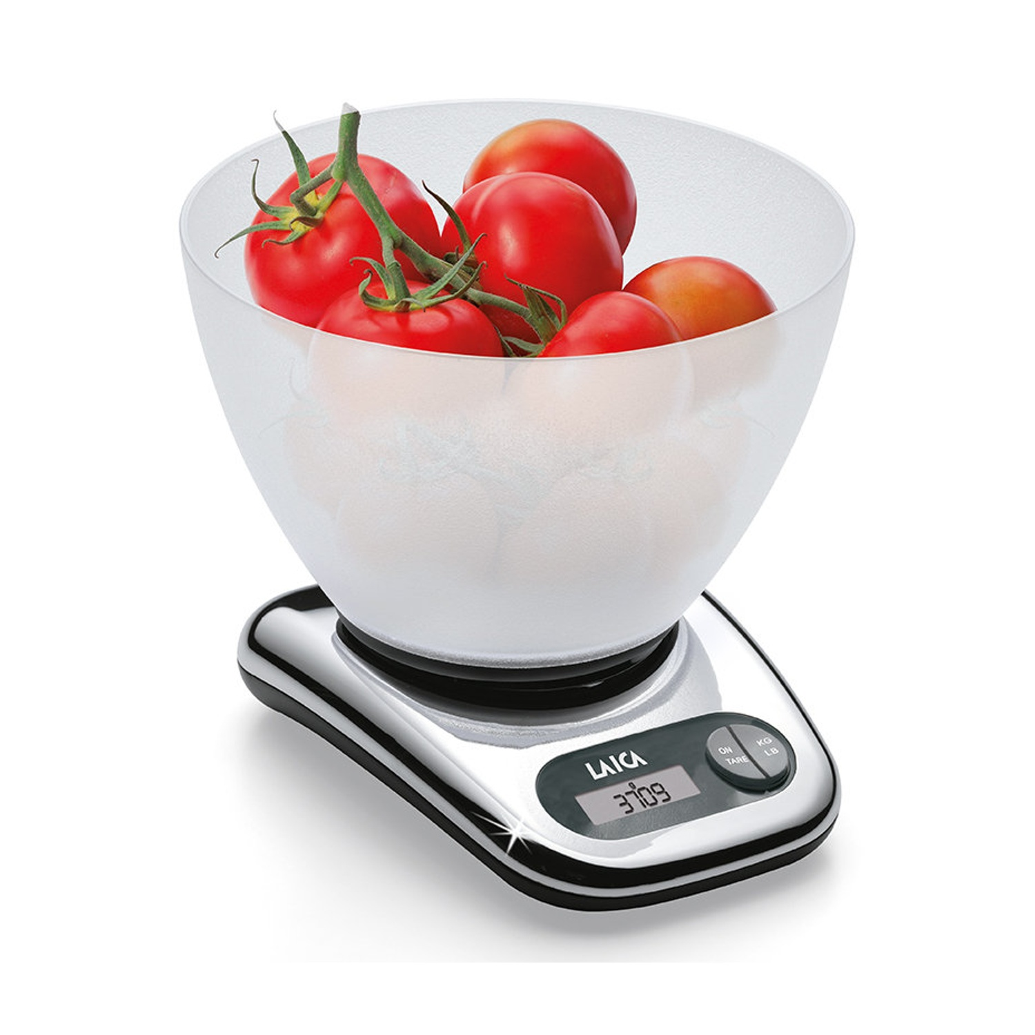 Pomodori in una ciotola trasparente su una bilancia digitale. La bilancia mostra il peso. La ciotola è su una base argentata.