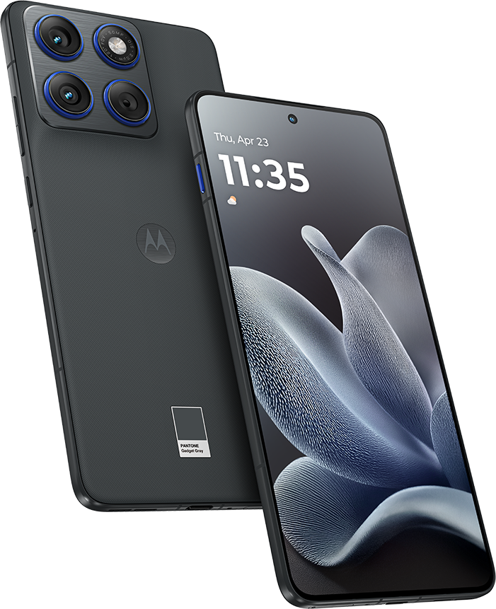 Két szürke okostelefon látható. Az egyik az időt mutatja, a másiknak több kamerája van. A Motorola logója látható.