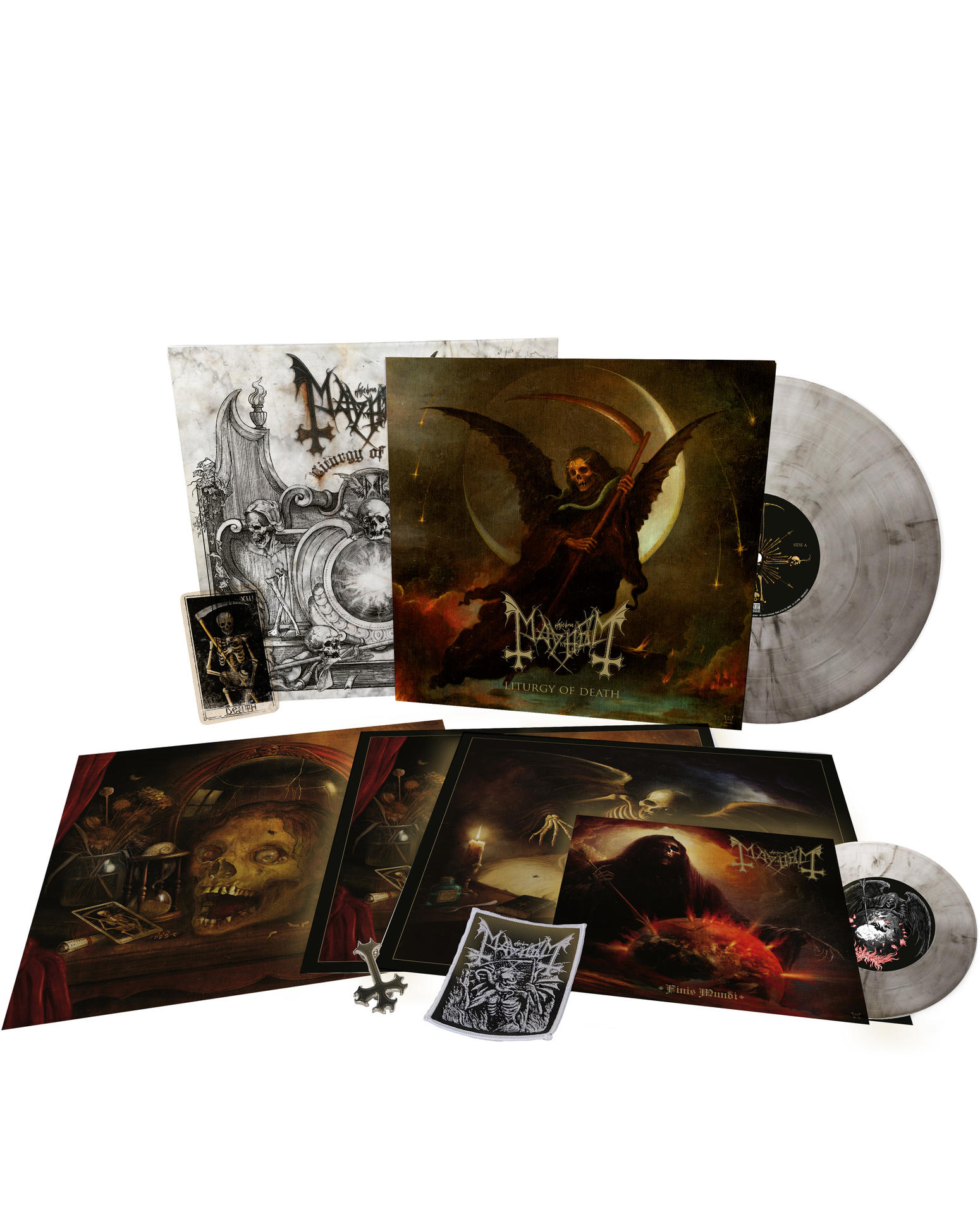 Album-Set mit Schallplatten, Albumcovern und Patches. Enthält ein Sensenmann-Bild, Totenköpfe und ein Kreuz.