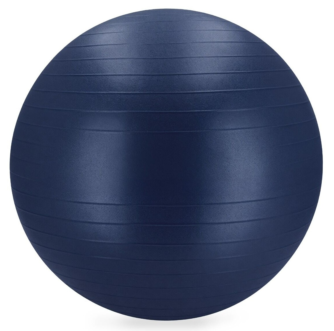 Granatowa piłka do ćwiczeń, kulista, z poziomymi prążkowanymi liniami na powierzchni. Tło jest białe.