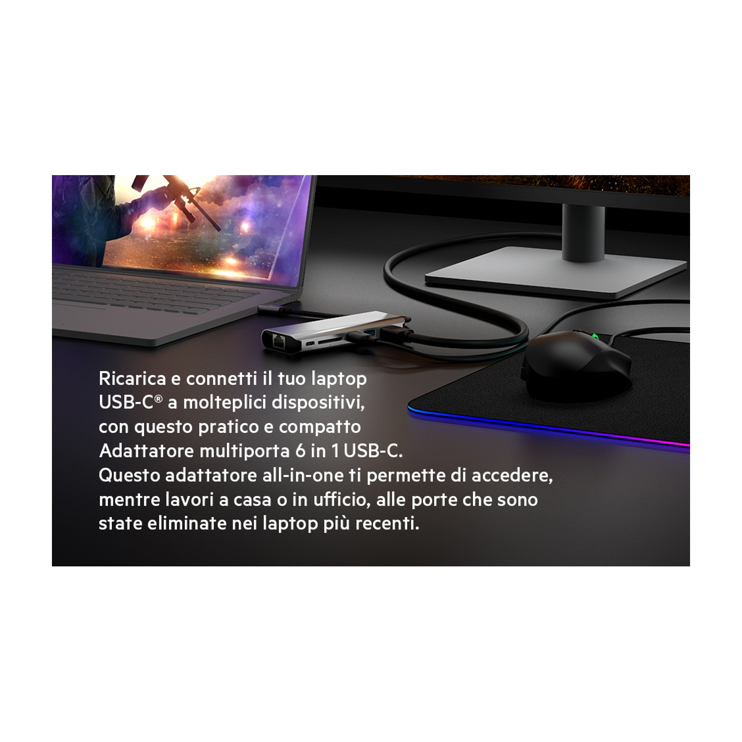 Un laptop collegato a un hub USB-C. Un mouse su un tappetino. Un monitor sullo sfondo.