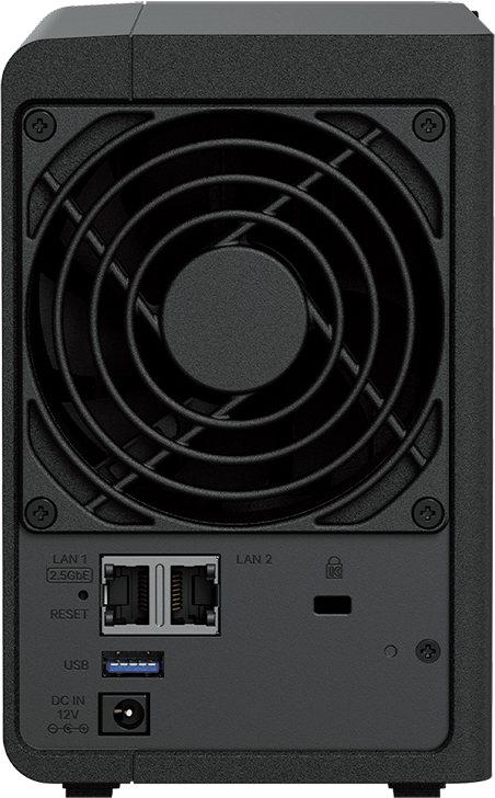 Panneau arrière noir d'un appareil NAS avec ventilateur, ports et connecteurs. Comprend des entrées LAN, USB et DC.