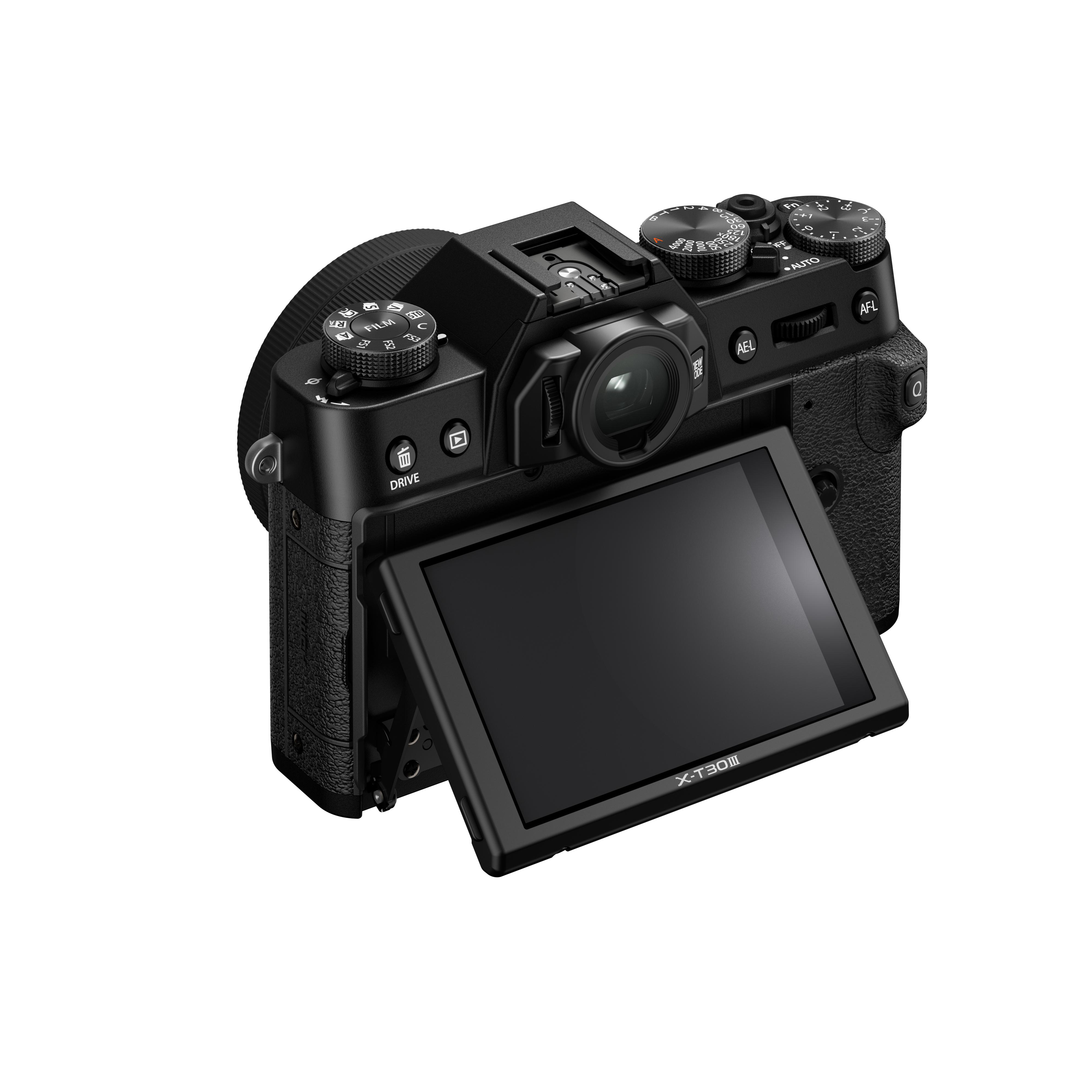 Schwarze Kamera mit geöffnetem Bildschirm. Knöpfe und Tasten sind sichtbar. Der Bildschirm zeigt X-T30 III.