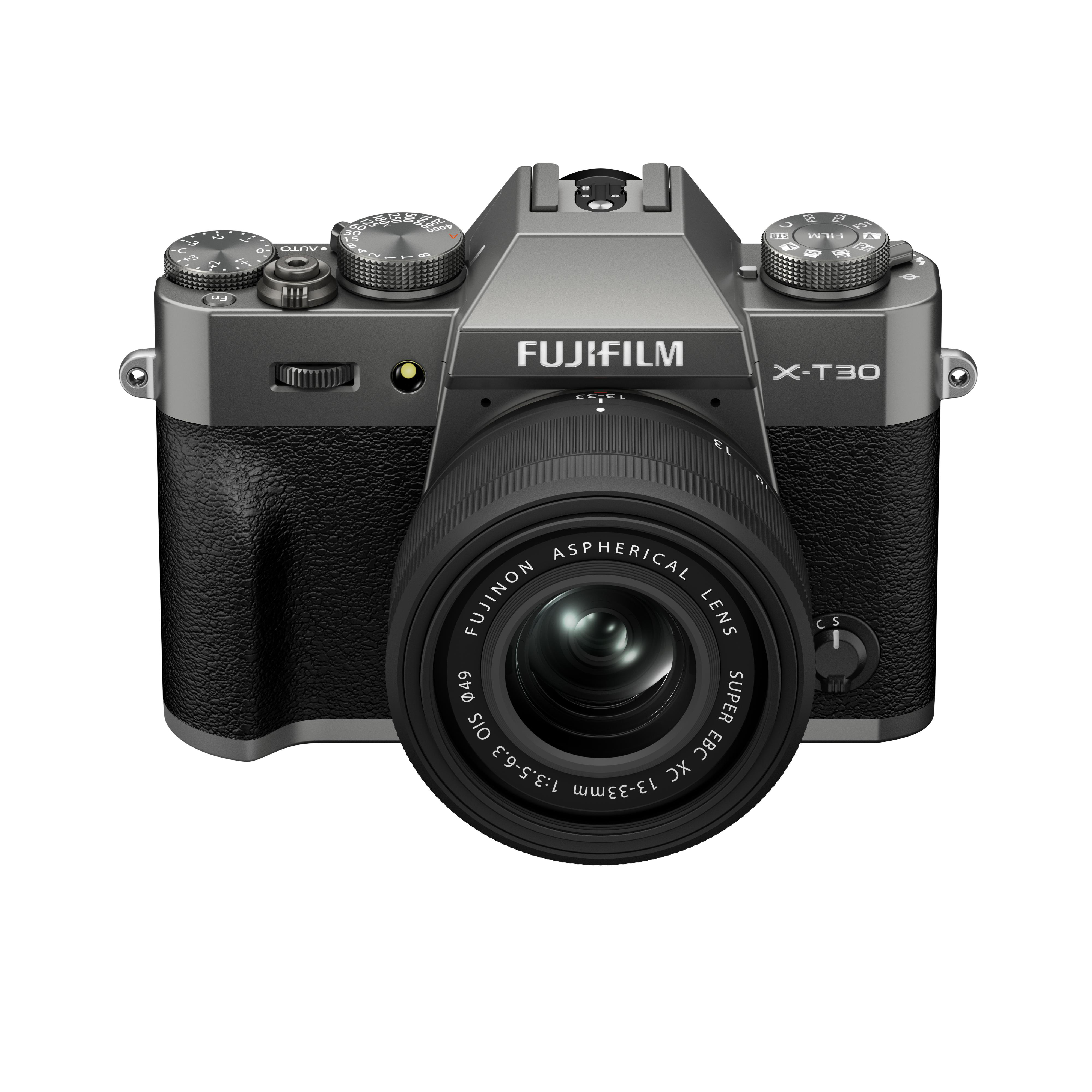 Eine silberne und schwarze Fujifilm X-T30 Kamera ist zentriert. Sie hat ein Objektiv, Drehregler und einen strukturierten Griff. Der Hintergrund ist weiß.