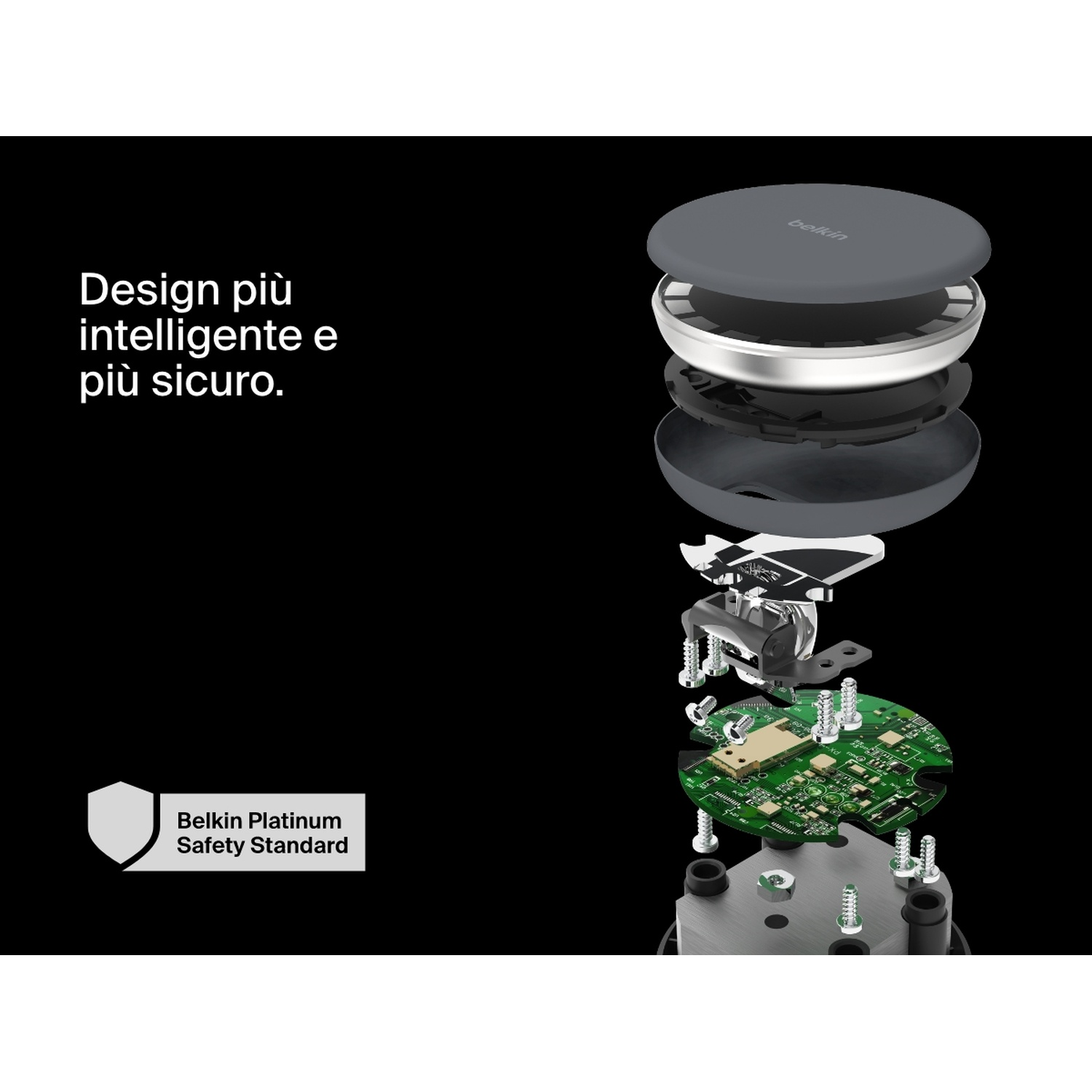 Vista esplosa di un caricatore wireless Belkin. Sono mostrati componenti grigi e argentati, insieme a un circuito stampato verde e viti.