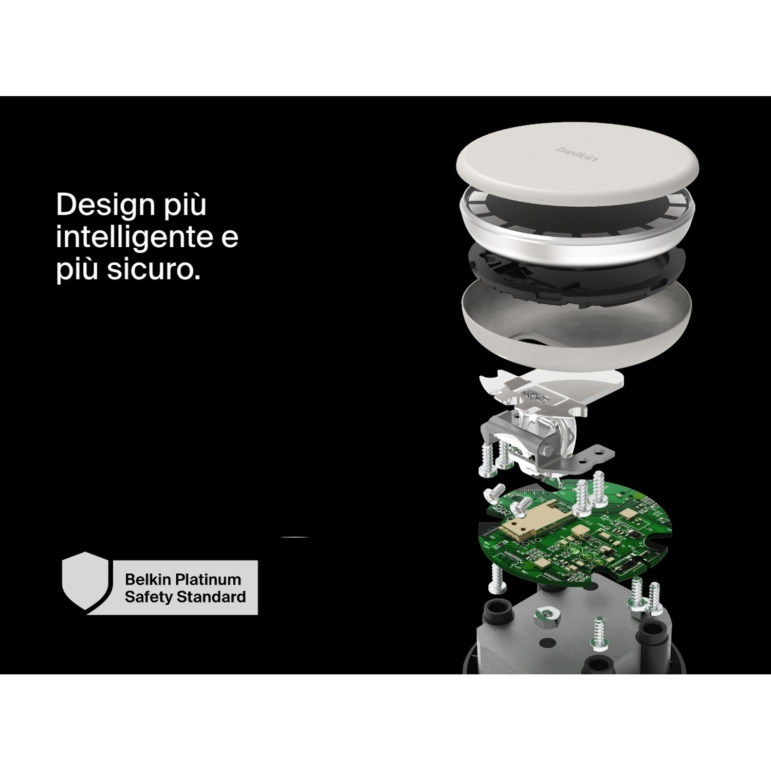 Vista esplosa di un caricatore wireless Belkin bianco. Mostra componenti interni come un circuito stampato e viti, su sfondo nero.