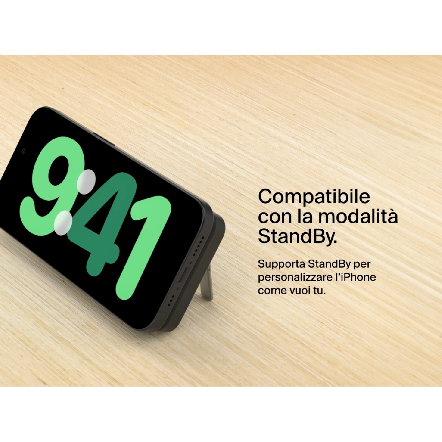 Un iPhone con le 9:41, appoggiato, su legno. Testo: 'Compatibile con la modalità StandBy'.