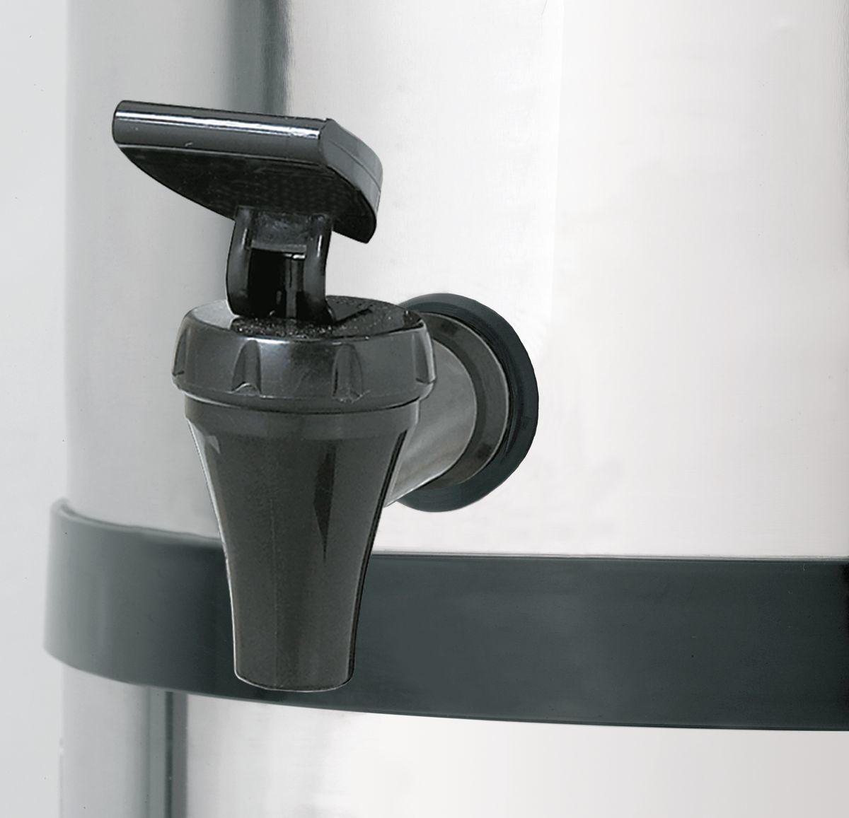 Nahaufnahme eines silbernen Getränkespenders mit einem schwarzen Wasserhahn. Der Wasserhahn ist im Vordergrund, der Spender im Hintergrund.